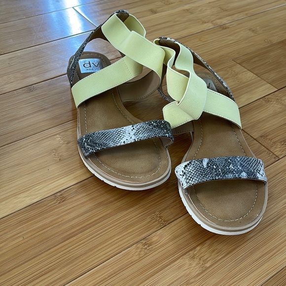DV by Dolce Vita | Flippa Elastic Wedge Sandals Sz 8 - Picture 3 of 7